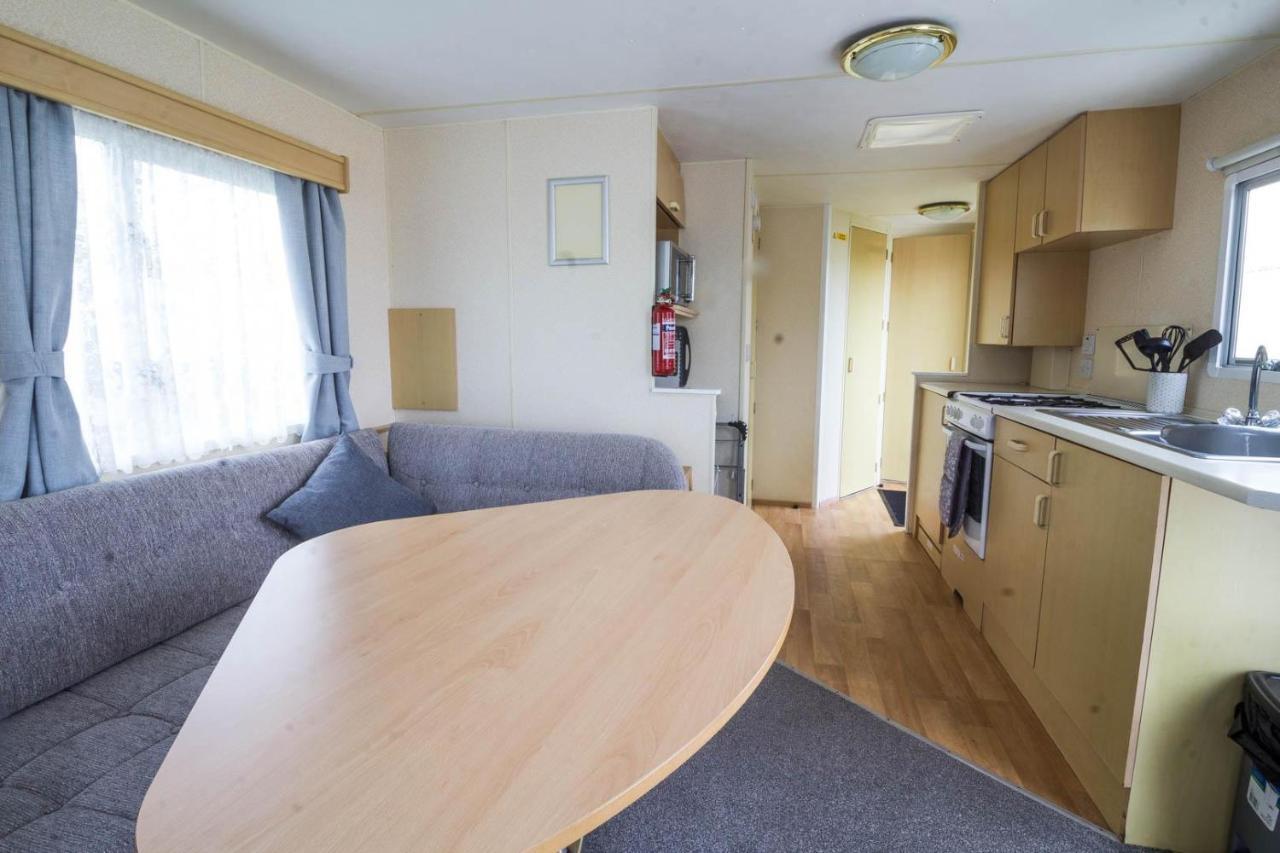 6 Berth Caravan For Hire At Manor Park Holiday Park In Norfolk Ref 23025T Hunstanton Extérieur photo