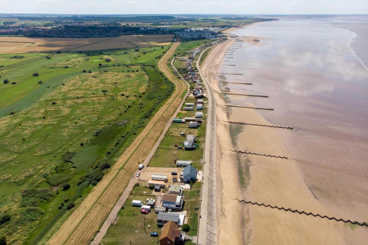 6 Berth Caravan For Hire At Manor Park Holiday Park In Norfolk Ref 23025T Hunstanton Extérieur photo